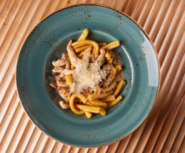 Паста с индейкой в сливочно-грибном соусе